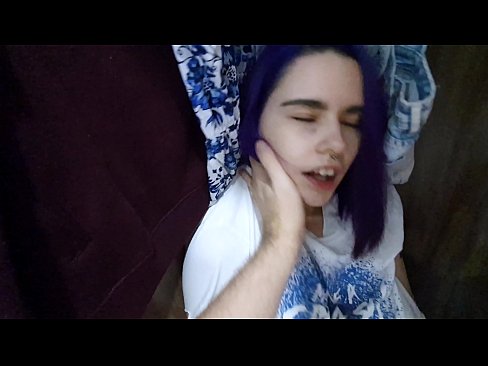 ❤️ 押し入れの中の姉ちゃんを発見し、イクのを手伝う ❤❌ 美女ポルノ ❌️❤